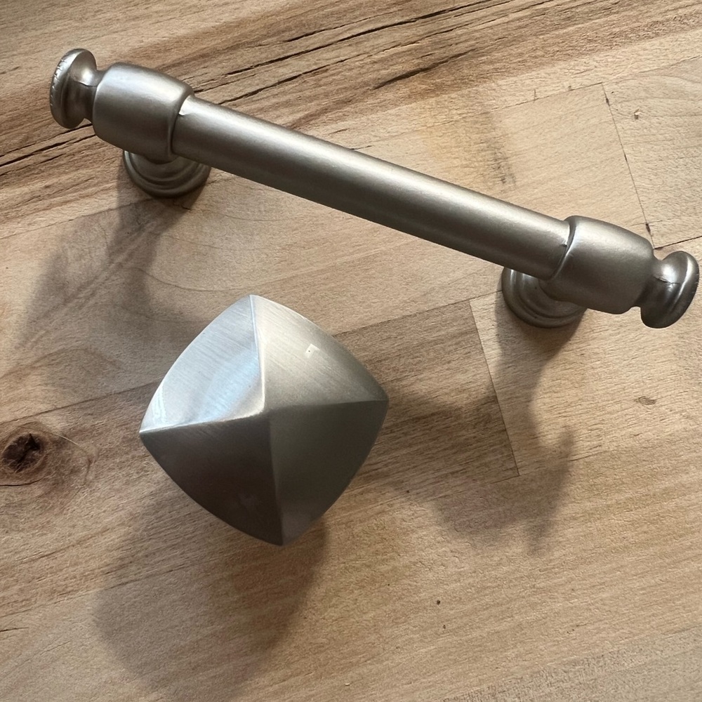 Sleek Silver Cabinet Handle and Knob Qty 19&20